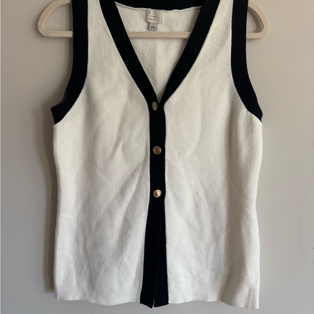 New Day Black and White Sleeveless Button-Up Vest - Size L